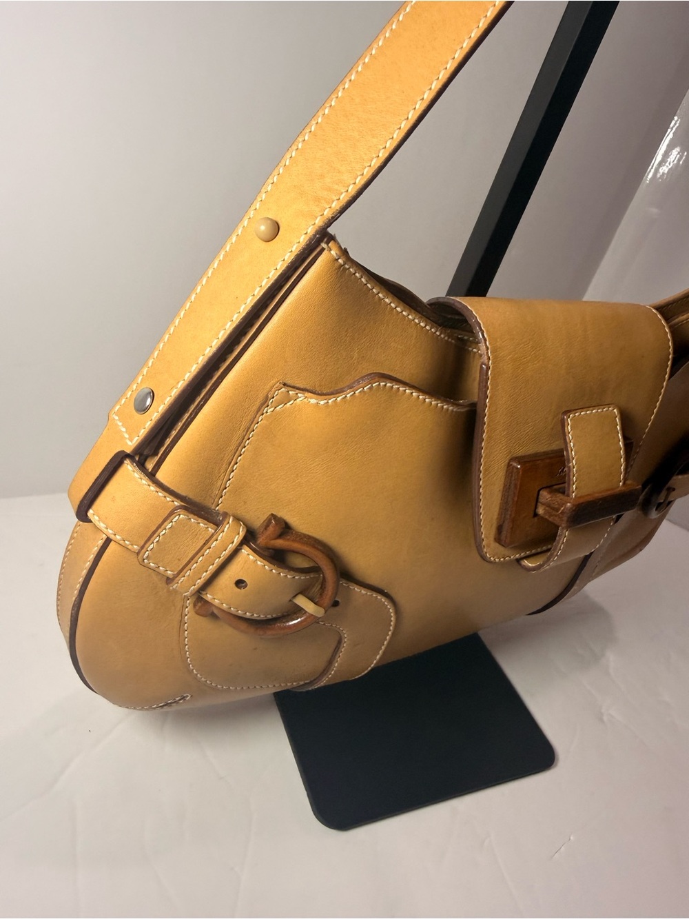 Salvatore Ferragamo Gancini Harness Leather Shoulder Bag Baguette - Picture 6 of 12
